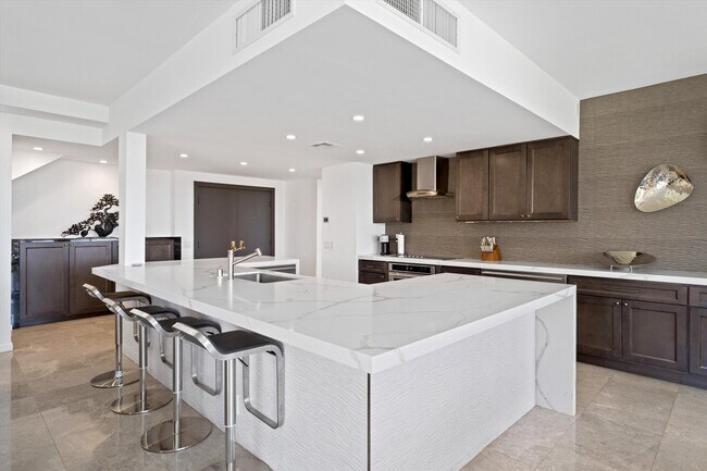 Building Photo - 900 Island Dr