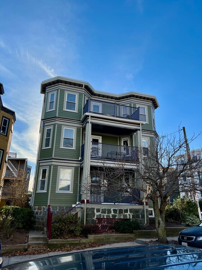 Building Photo - 78 Sawyer Ave