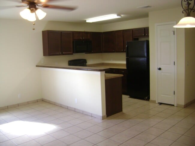 Building Photo - 2507 Oak Ln