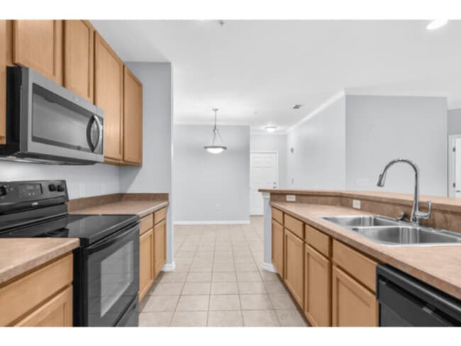 Foto del edificio - 5988 Summerhill - 2 beds - Open house on S...