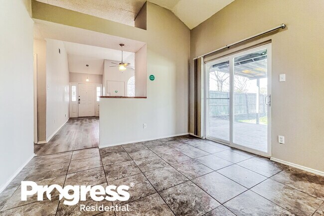 Foto del edificio - 8625 Douglas Ave