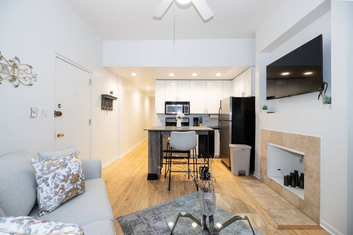 Foto principal - 2544 N Burling St