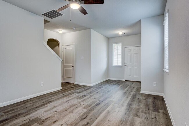 Building Photo - 5011 Blue Jacaranda Way