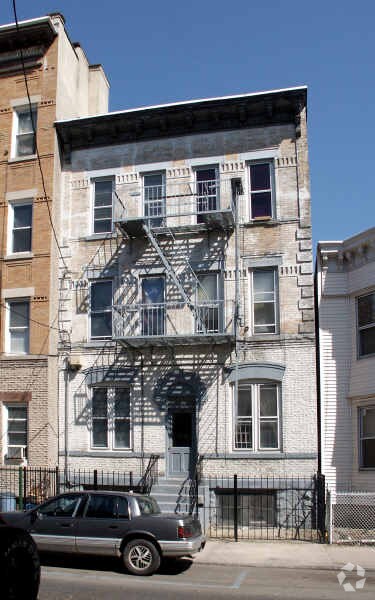 Building Photo - 536 27th St