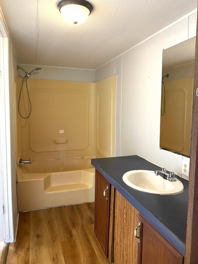 Foto del edificio - 5907 Cromwell Dr