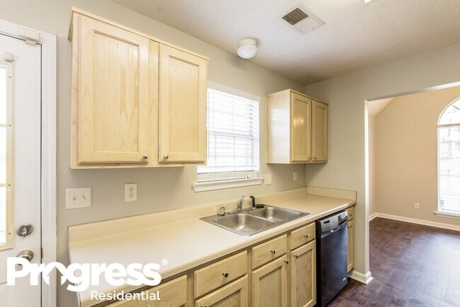 Building Photo - 200 Village Dr