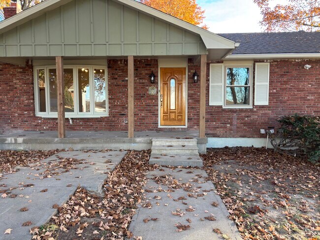 Building Photo - 18377 Pleasant View Dr