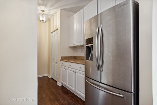 Building Photo - 2405 Golf Ridge Cir