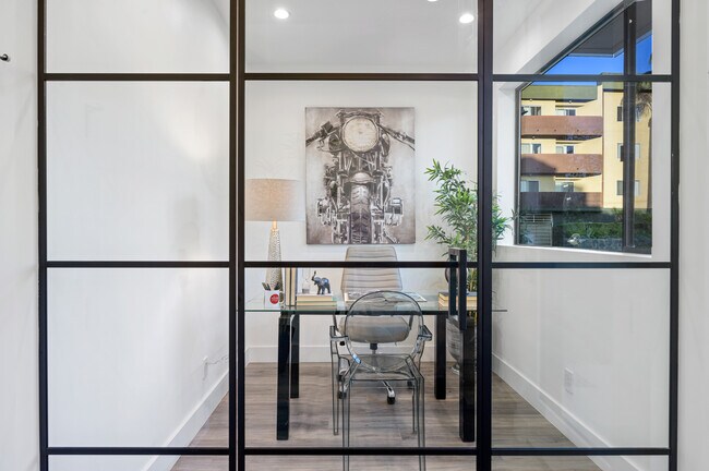 Building Photo - 18301 Collins St. Tarzana, CA 91356