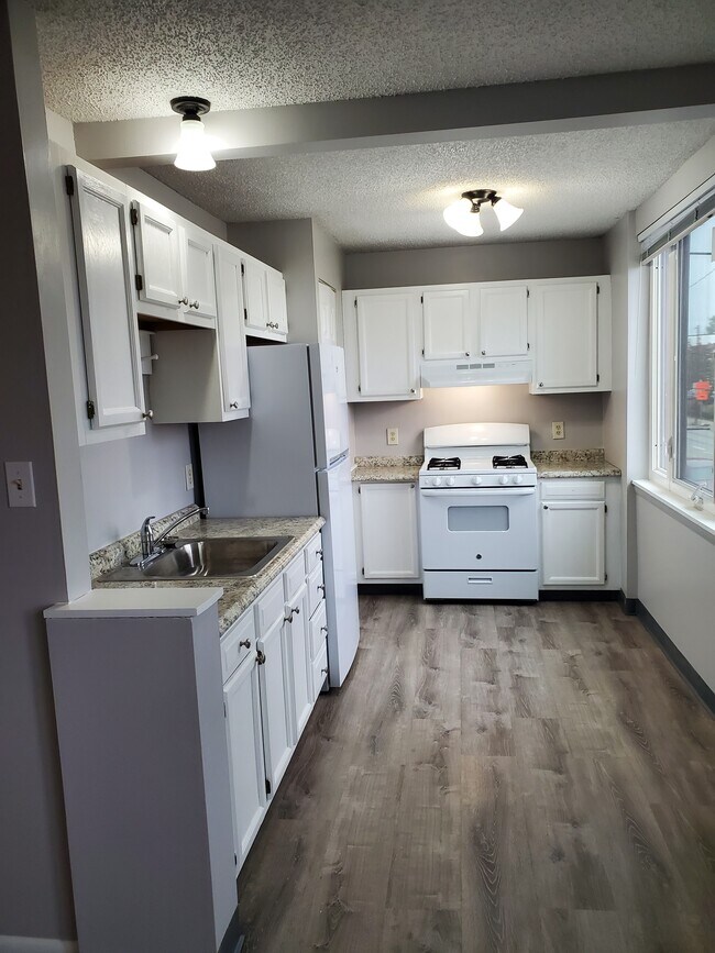 Kitchen - 3265 W Liberty Ave