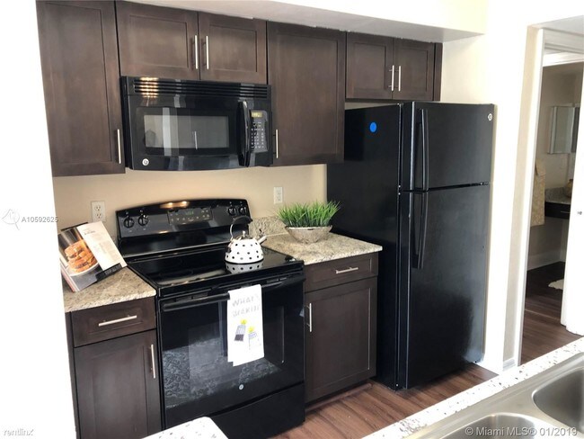 Foto del edificio - 1 br, 1 bath  - 1510 NW 128th Dr Apt 305