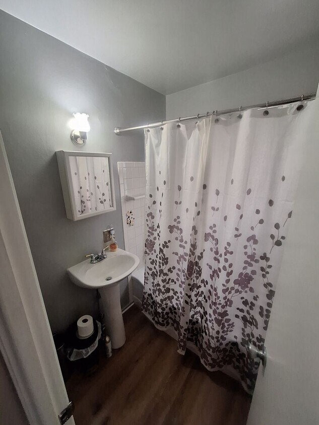 Foto del edificio - 1 br, 1 bath House - 2038 1/2 Bird Drive