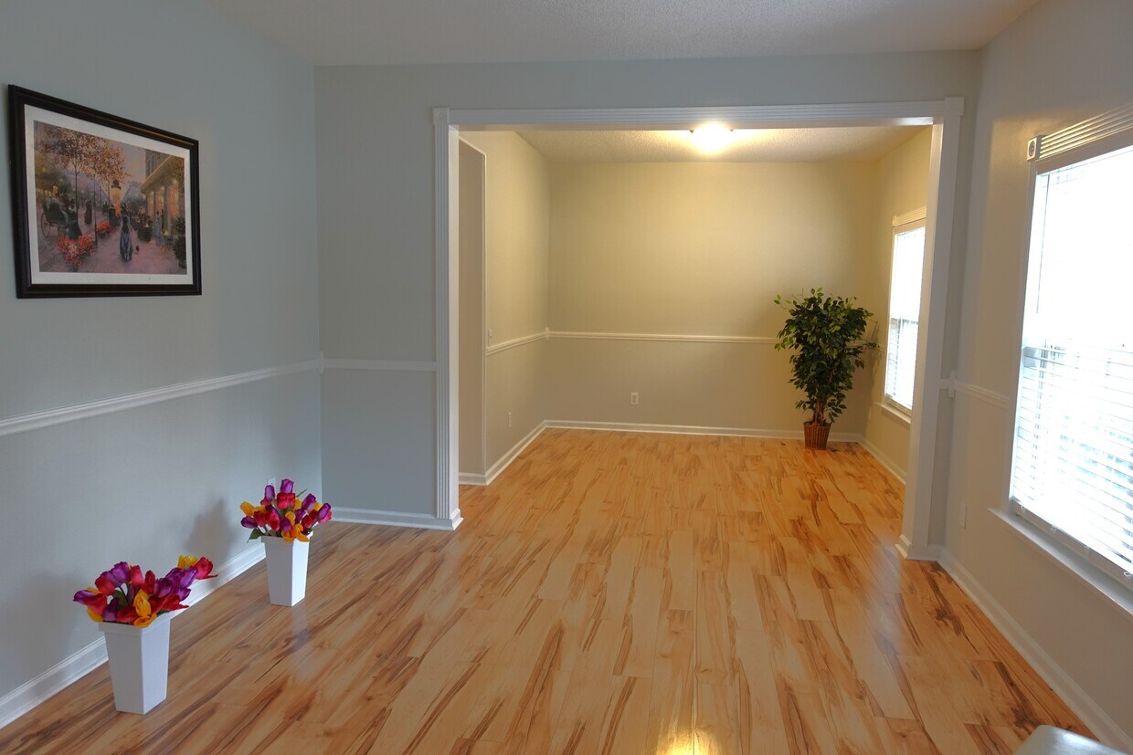 Primary Photo - 129 N Orchard Farms Ave
