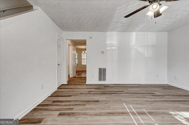 Foto del edificio - 3831 Waldrop Ln