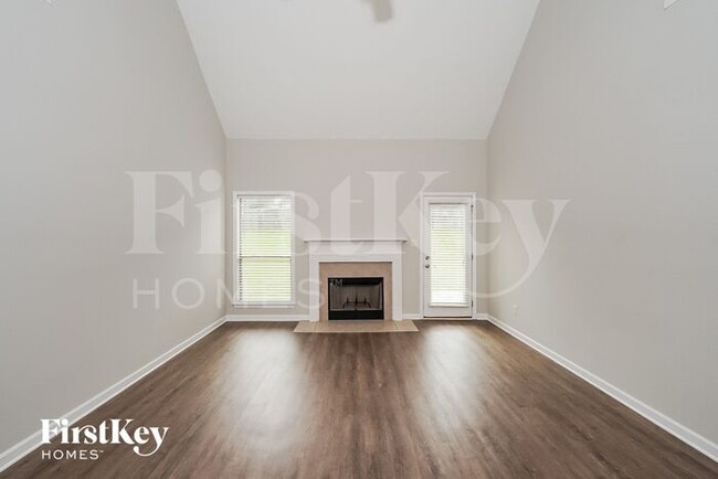 Foto del edificio - 777 Forest Lakes Dr