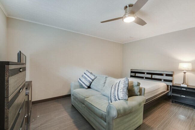 Building Photo - 3021 N Ocean Dr