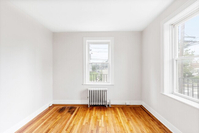 Building Photo - 33 Franklin Pl