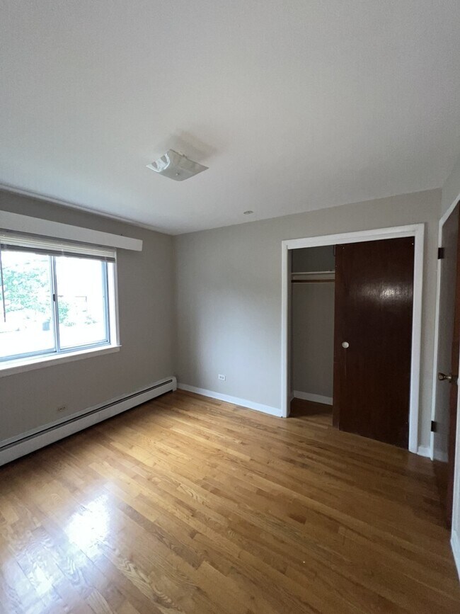 Foto del edificio - 4752 N Olcott Ave