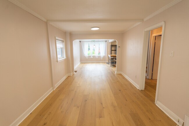 Building Photo - 15 Dalecrest Dr