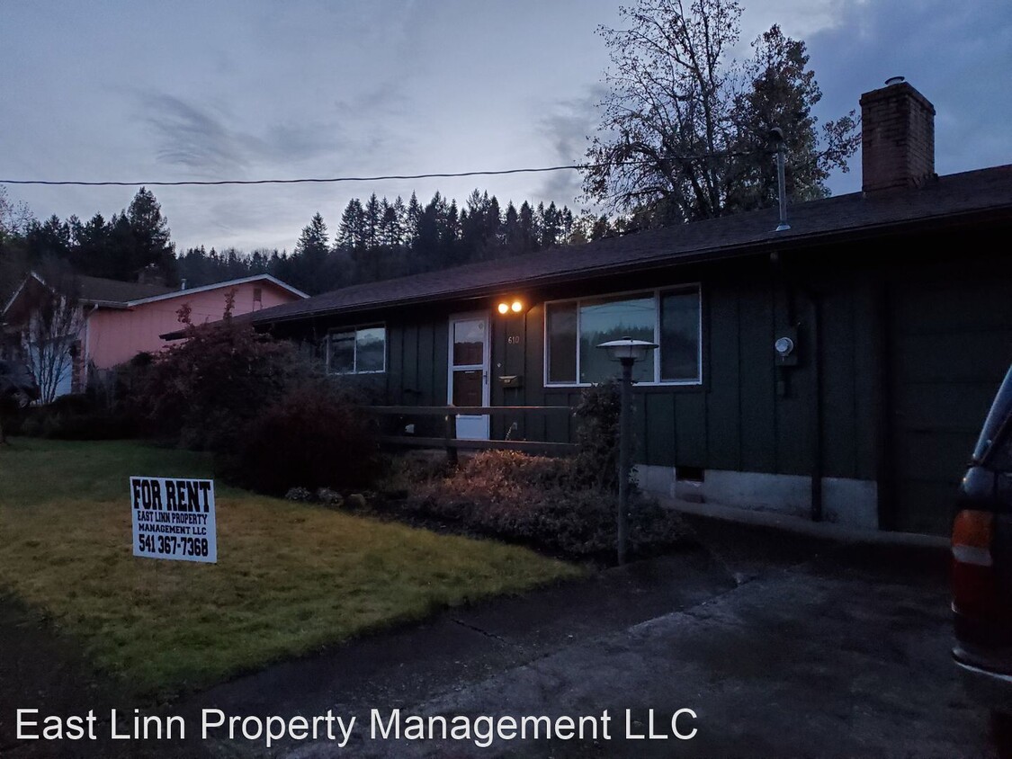 Primary Photo - 3 br, 1.5 bath House - 610 5th Ave