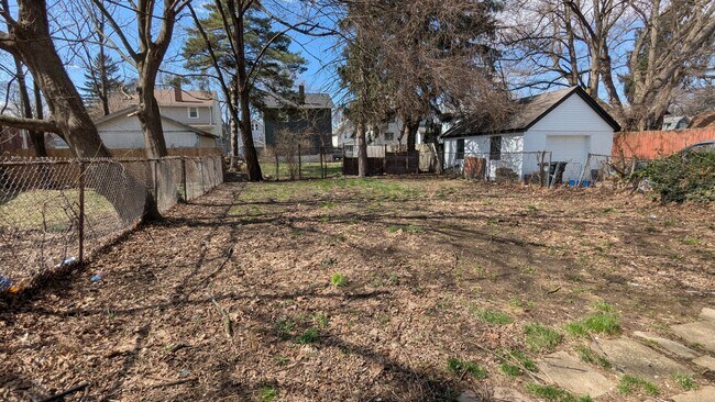 Foto del edificio - Discover this well-maintained 3-bedroom, 1-bath home in Akron