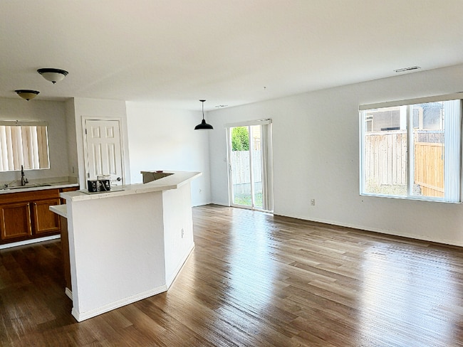 Building Photo - 12821 159th St E