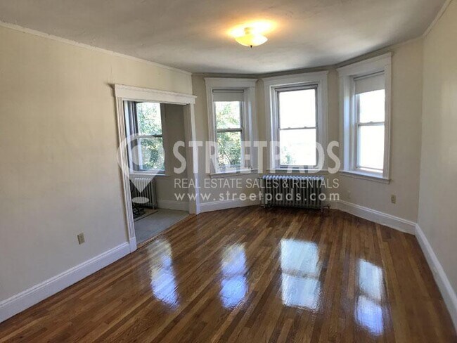 Building Photo - bedroom in Boston MA 02215