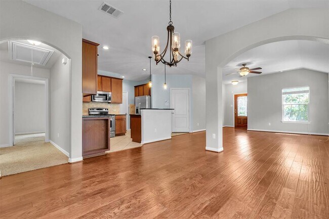 Building Photo - 204 Chickadee Ln