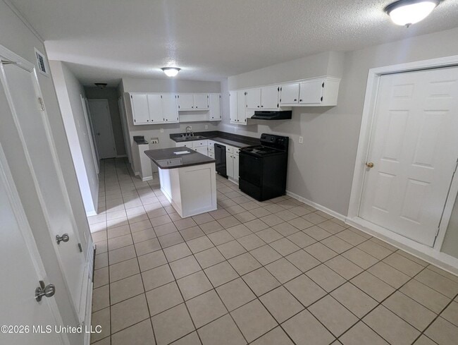 Building Photo - 8119 Martha Ann Ln