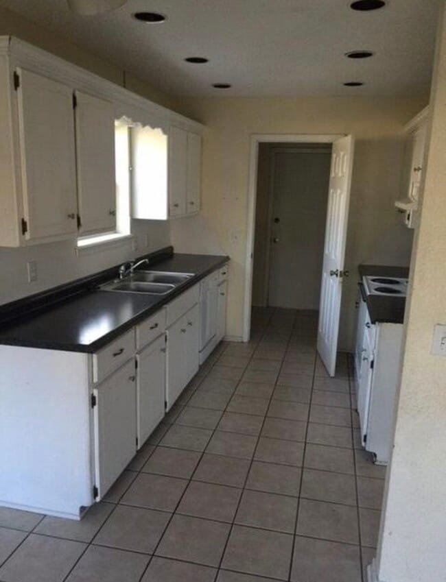 Building Photo - 3206 S 148th E Pl