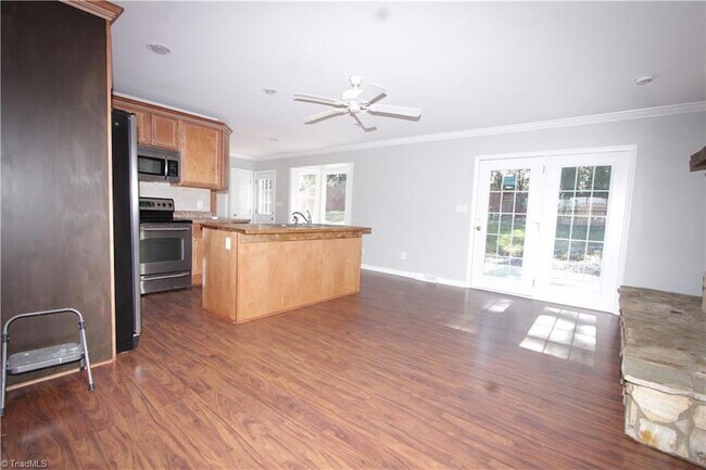 Building Photo - 711 Whittier Ave