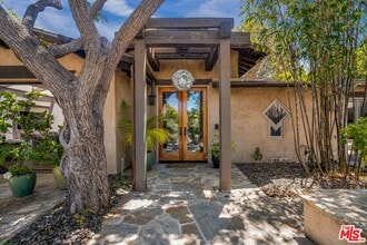 Building Photo - 1424 Oriole Dr