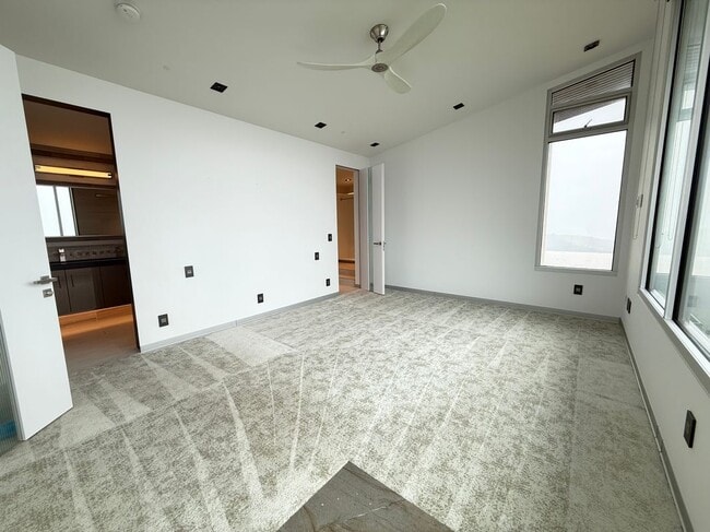 Building Photo - 4340 Prefumo Canyon Rd