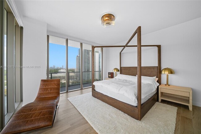 Foto del edificio - 2678 Tigertail Ave