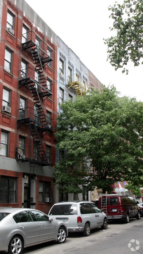 Building Photo - 322 E 109th St