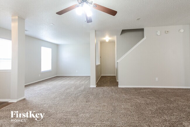 Building Photo - 15499 Border Dr
