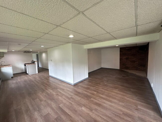 Building Photo - 1083 N Bellamy Rd