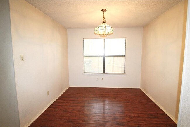 Building Photo - 15706 Racine Cove