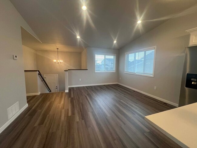 Foto del edificio - 1311 Marlys Dr W