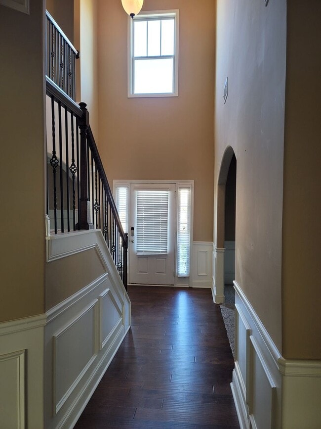 Building Photo - Large Home near BACK GATE!  Must Qualify