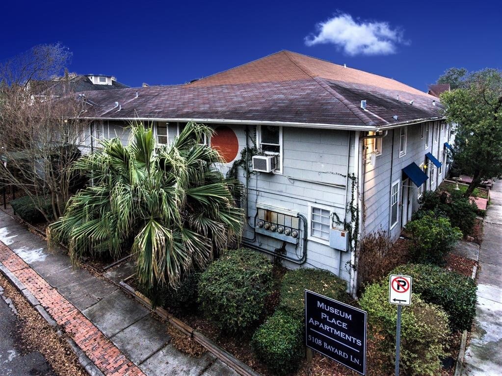 Primary Photo - 1011 Bartlett St