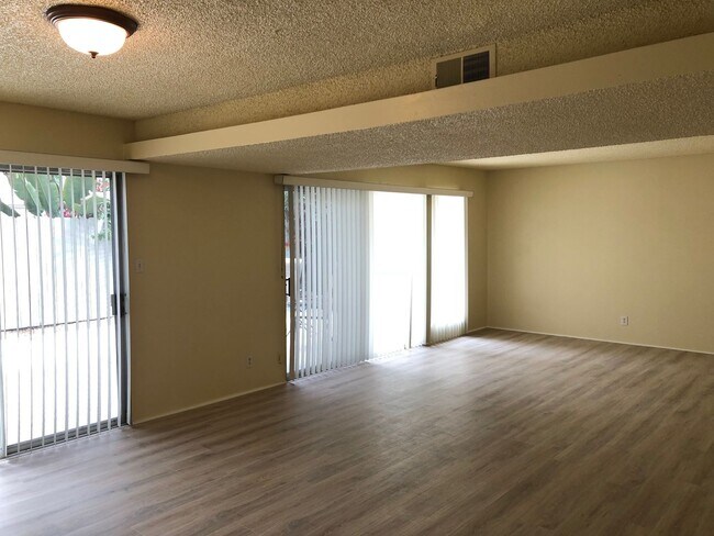 Foto del edificio - 947-949 Sand Ct