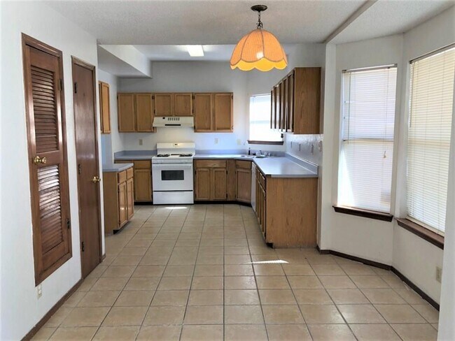 Foto del edificio - 4340 Loma De Oro Dr