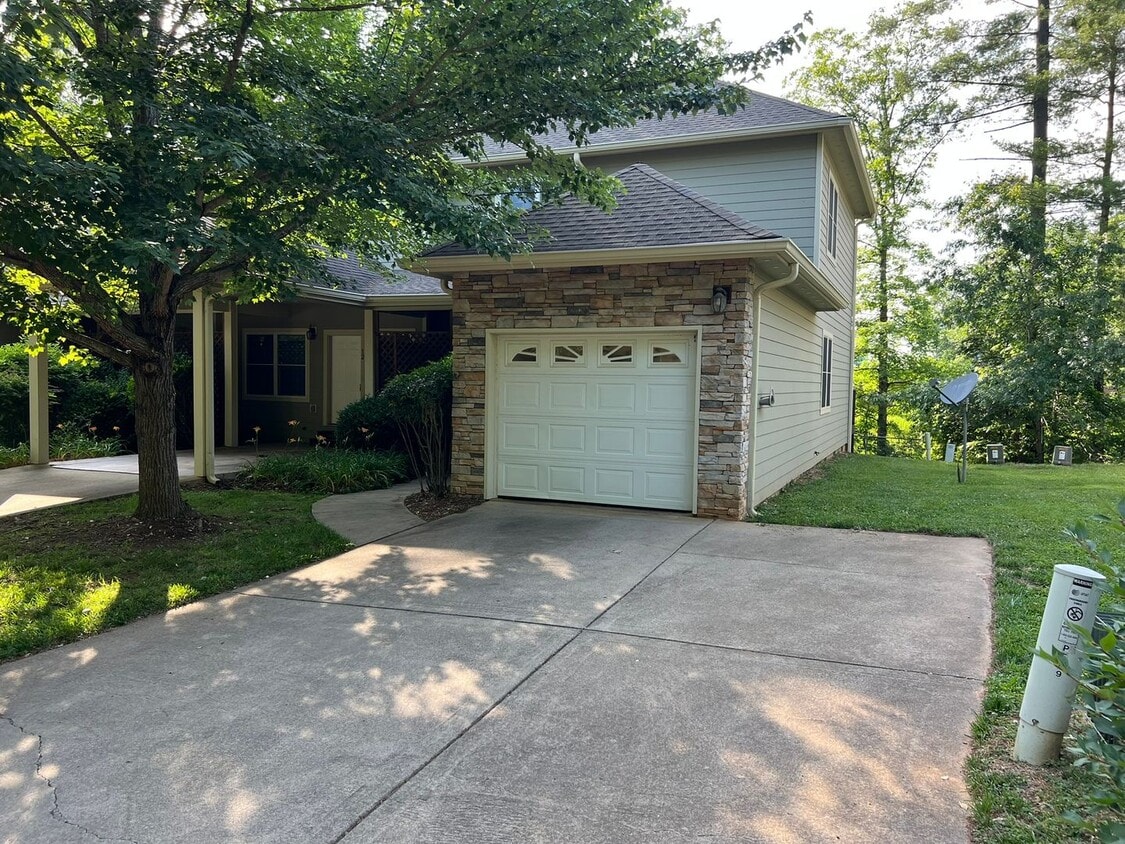 Primary Photo - Arden 3 bed Townhome: Commuter's Wishlist