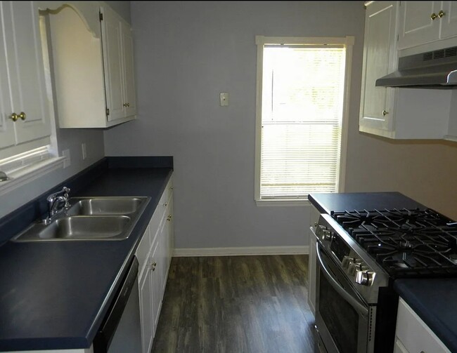 Foto del edificio - 2703 Blossom Dr