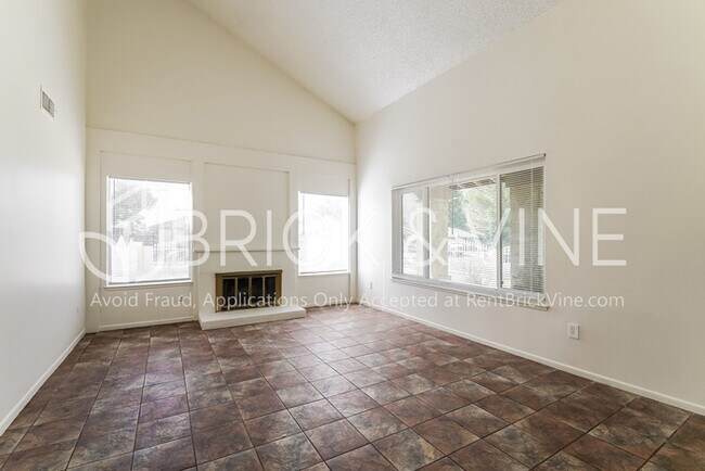 Foto del edificio - 44058 Rodin Ave