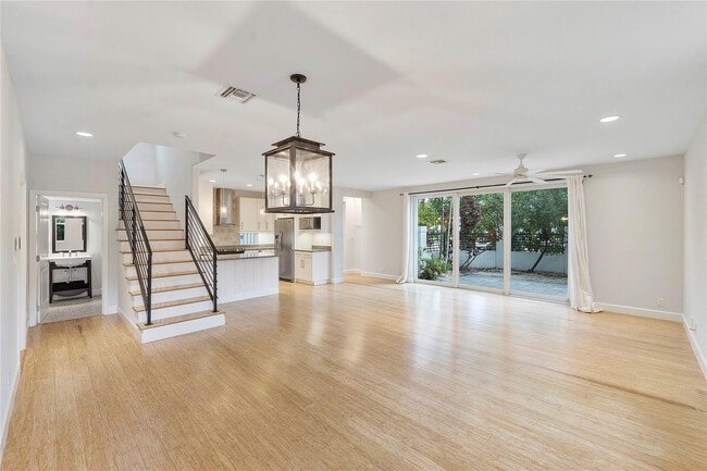 Foto del edificio - 825 NE 17th Way