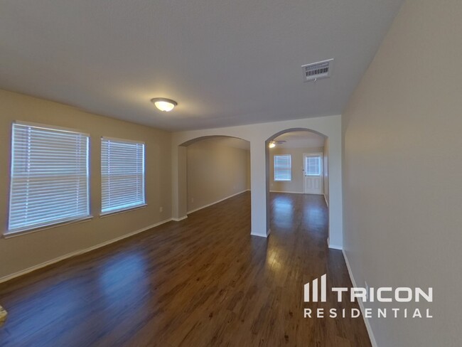 Foto del edificio - 2137 Meadow Park Dr