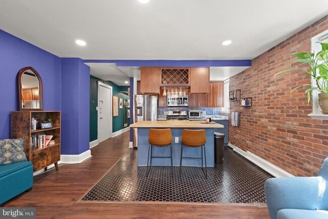Foto del edificio - 1820 Clydesdale Pl NW