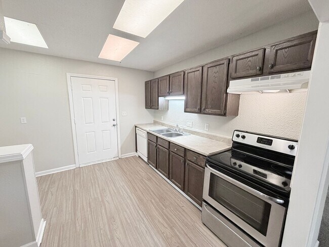 Foto del edificio - 6534 Kimball Ave